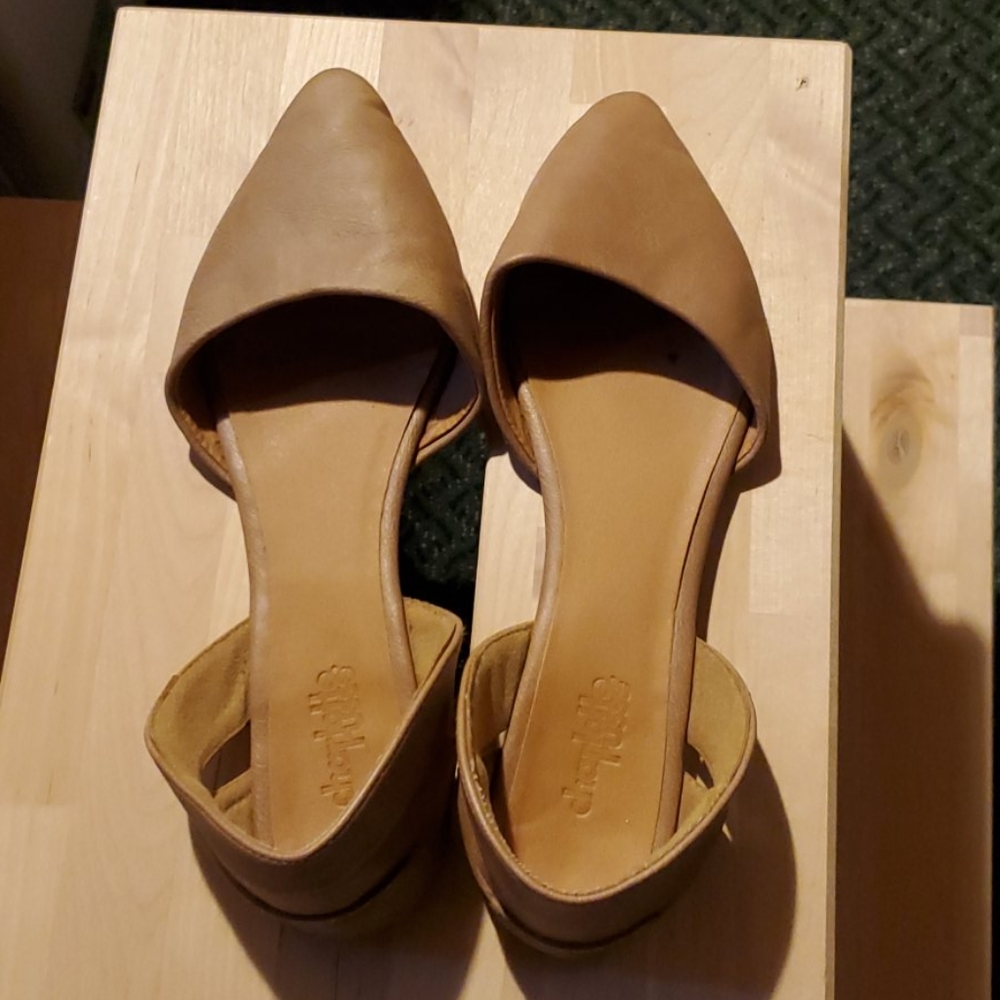 Used flat sandal